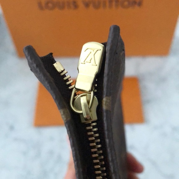 ❌SOLD❌ Louis Vuitton toiletry 26 - Picture 5 of 6